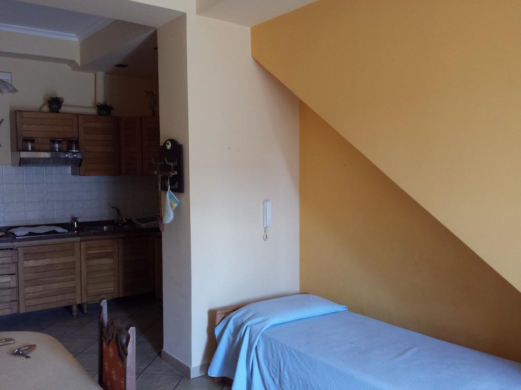 Appartamenti Centrali Giardini Naxos Δωμάτιο φωτογραφία